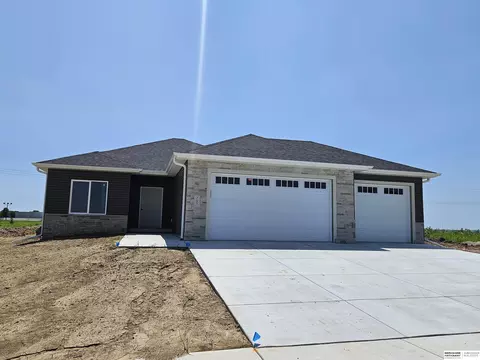745 W 24 Cir, Wahoo, NE 68066