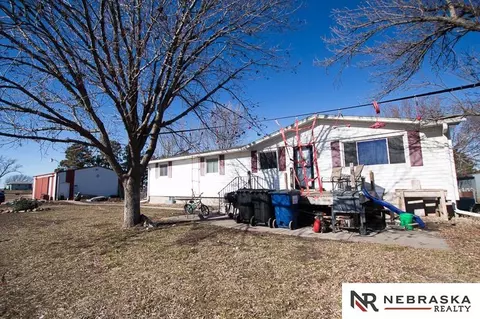 126 NW 98th St, Lincoln, NE 68528