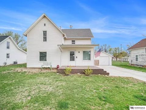 714 1st St, Milford, NE 68405