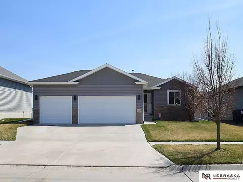 9026 S 74th St, Lincoln, NE 68516