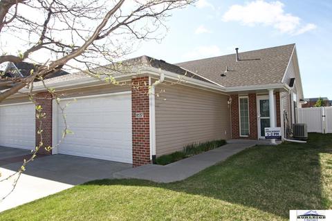 8537 Ridge Hollow Dr, Lincoln, NE 68526