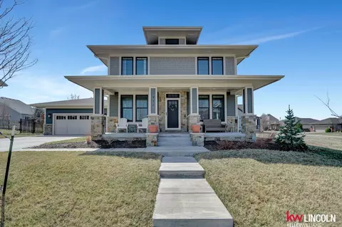 331 Lilac Dr, Lincoln, NE 68521