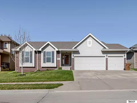 11904 S 48 St, Papillion, NE 68133