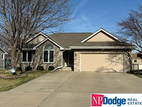 7175 Plum Dale Rd, La Vista, NE 68128