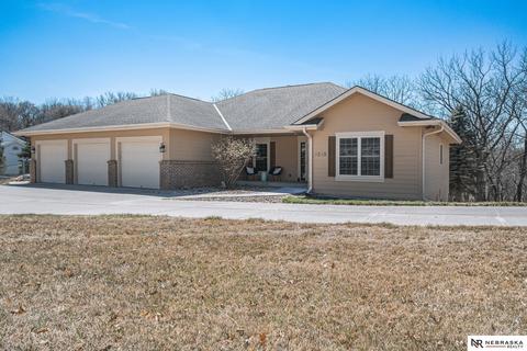 4249 N Crest Dr, Omaha, NE 68112