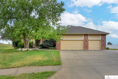 14706 Black St, Bennington, NE 68007