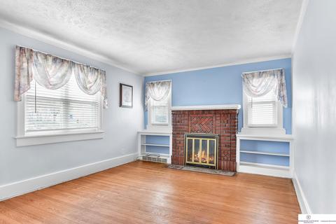 1202 S 44 St, Omaha, NE 68105