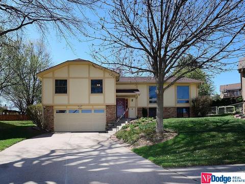 15025 Hawthorne Cir, Omaha, NE 68154