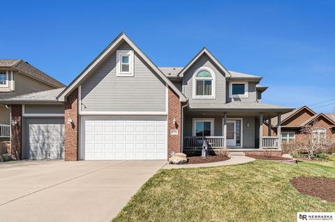 4716 Holloway Ave, Papillion, NE 68133