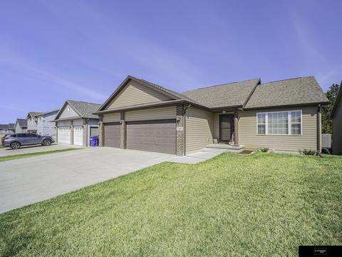 1762 NW 41 St, Lincoln, NE 68528