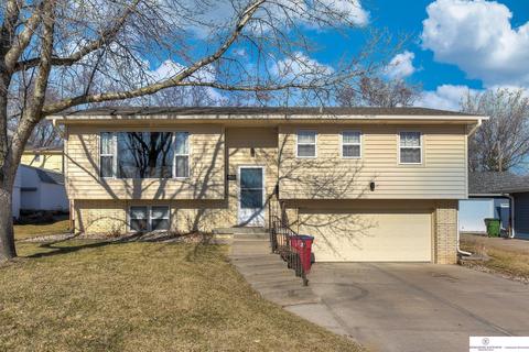 810 S Grandview Ave, Papillion, NE 68046