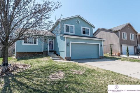 20907 Maple Cir, Gretna, NE 68028