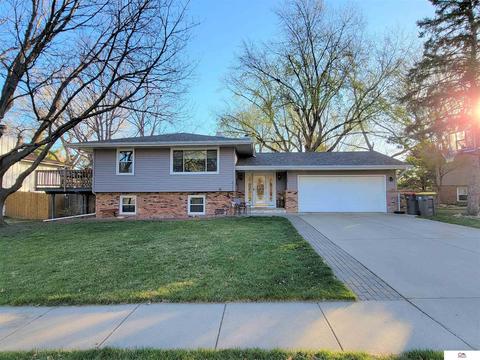 6216 Oakridge Dr, Lincoln, NE 68516