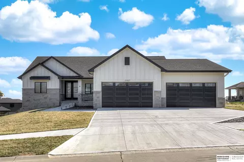 21327 Grover St, Elkhorn, NE 68022