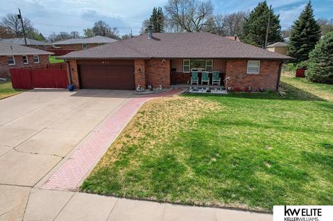 911 Dorsey St, Beatrice, NE 68310