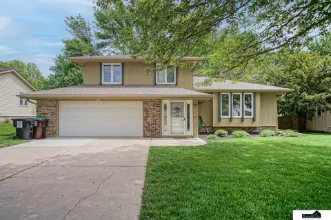 2610 Devonshire Dr, Lincoln, NE 68506