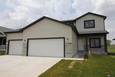 535 S 88th St, Lincoln, NE 68520