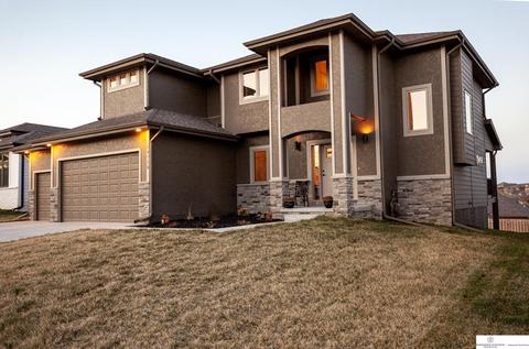 19718 Greenleaf St, Gretna, NE 68028