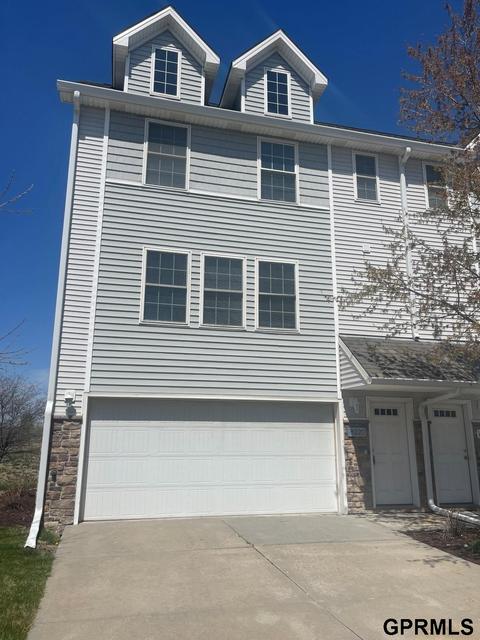 18220 Hayes Plz, Omaha, NE 68135