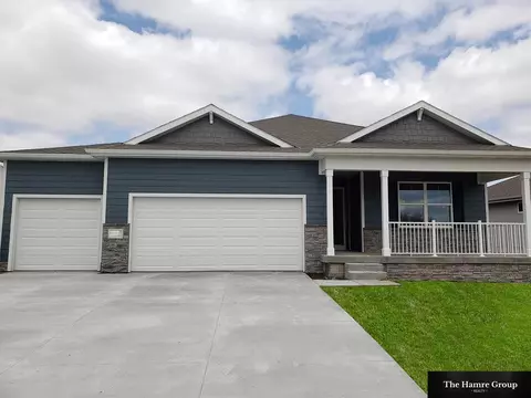 9007 Alexandra Rd, Omaha, NE 68157