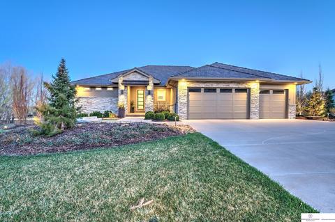17505 Farnam St, Omaha, NE 68118