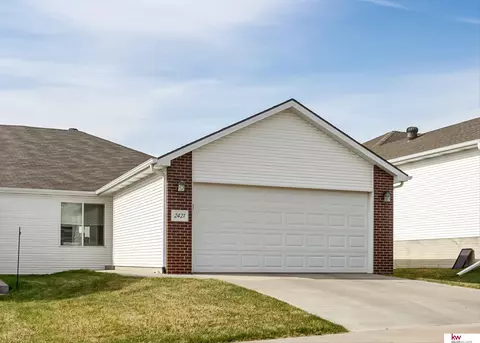 2421 City View Ct, Lincoln, NE 68521
