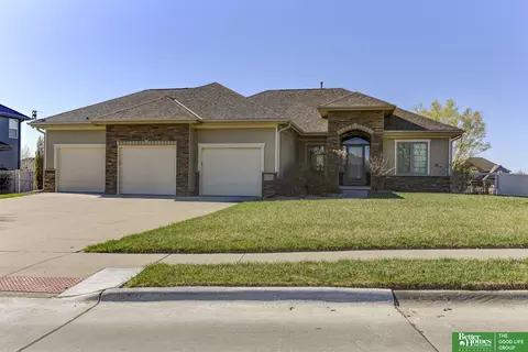 7529 Reed St, Papillion, NE 68046