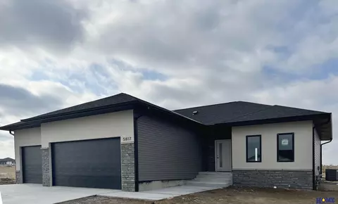 5817 SW Sierra Madre Dr, Lincoln, NE 68523