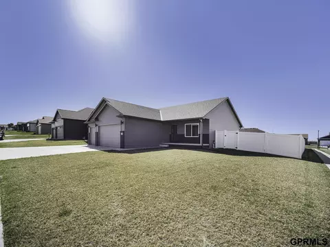 7521 Himalayas Dr, Lincoln, NE 68516