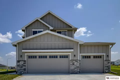 12101 S 111th Ave, Papillion, NE 68046