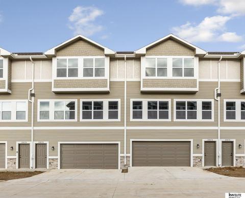 20851 T Plz, Elkhorn, NE 68022