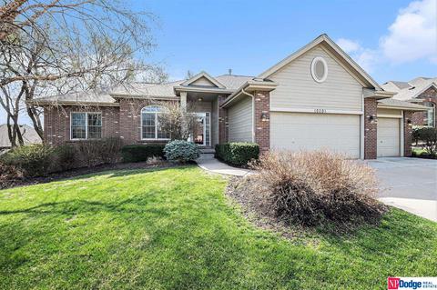 10201 Cimarron Woods Dr, La Vista, NE 68128