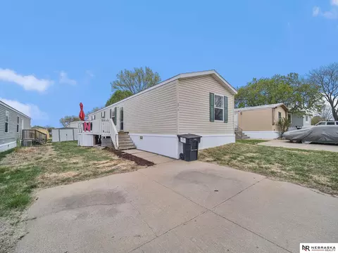 3712 NW Ebony Ct, Lincoln, NE 68521