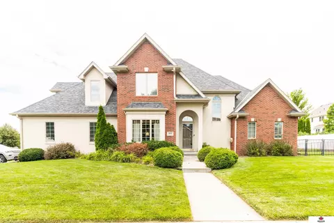 2421 Jamie Ln, Lincoln, NE 68512