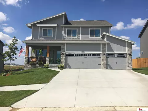 4916 Sheridan Rd, Papillion, NE 68133