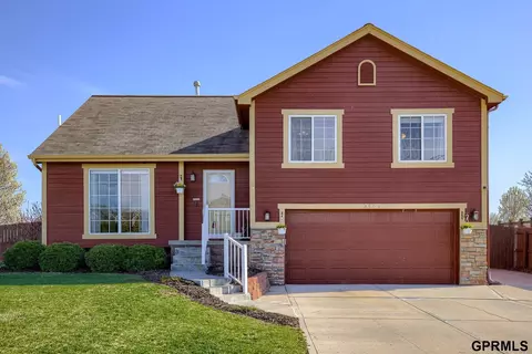 2503 Hogantown Dr, Bellevue, NE 68123