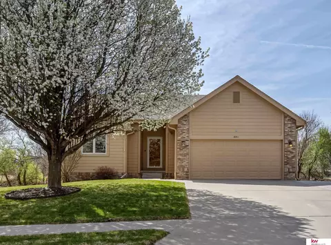 16511 Olive St, Omaha, NE 68136