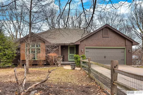 8735 Raven Oaks Dr, Omaha, NE 68152