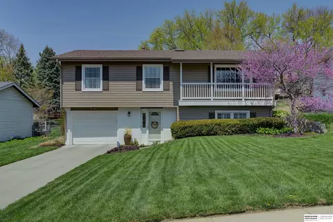 9728 Yates St, Omaha, NE 68134