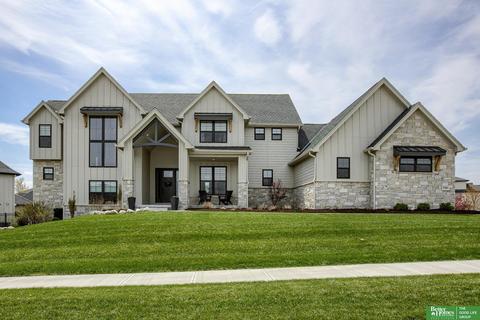 21821 Dorcas St, Elkhorn, NE 68022