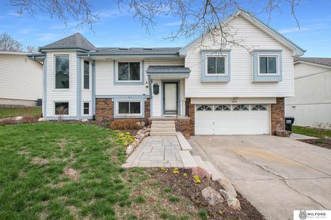 1018 Haverford Dr, Papillion, NE 68046