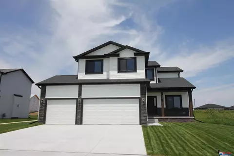 856 W Santa Clara St, Lincoln, NE 68523