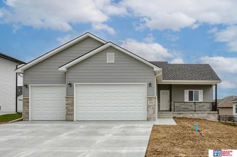 1016 Kantor Ln, Hickman, NE 68372