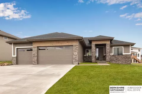 20617 Woodridge Dr, Gretna, NE 68028