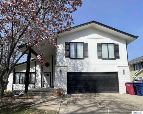 1306 Scott Rd, Papillion, NE 68046