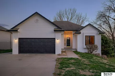 1805 Dunbar Dr, Plattsmouth, NE 68048