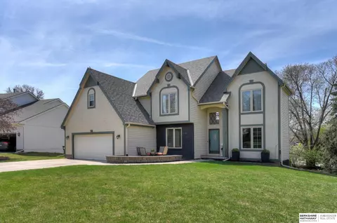 17127 Weir St, Omaha, NE 68135