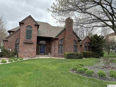 21525 Pinehurst Ave, Elkhorn, NE 68022