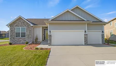 21111 Boulder Cir, Gretna, NE 68028