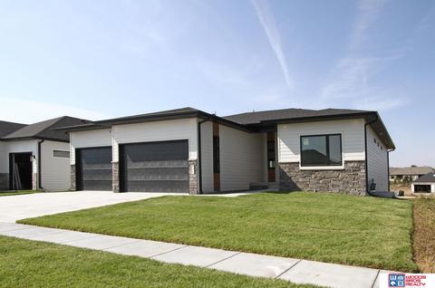 411 Deep Water Dr, Lincoln, NE 68527